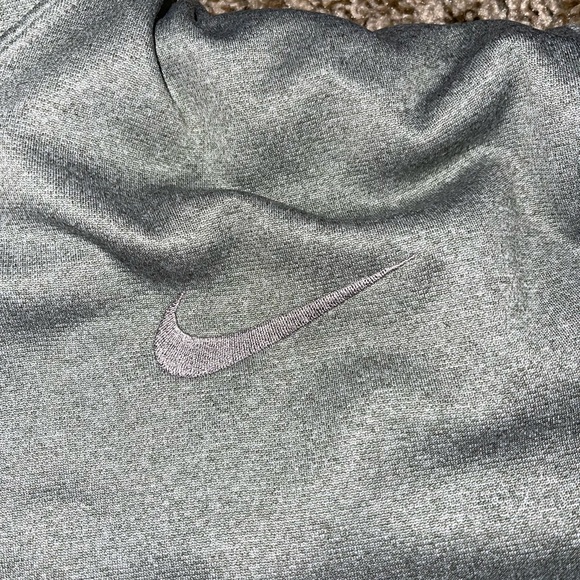 Nike Sweatshirt - Picture 2 of 4